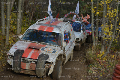 ZYWE TRUPY GRASOWAŁY W KOLIBKACH. Kolejna 14. juz...