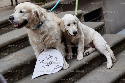 Gdańsk. Biblioteka na ul. Mariackiej. Narodowe czytanie...