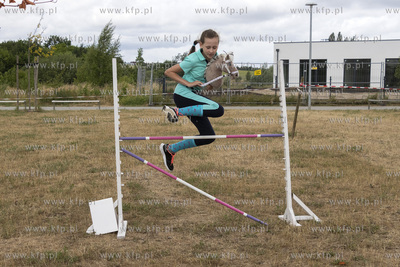 Zawody PONY CUP 2023 HOBBYHORSE przed Urzędem Gminy...