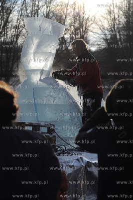 Gdynia, Bulwar Nadmorski. Festiwal rzezb lodowych....