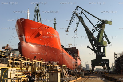 Stocznia Gdansk. Nz. budowa statku Syn Antares
26.05.2009
fot....