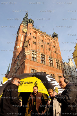 Program IV Polskiego Radia przez caly dzien nadawal...