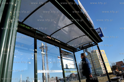 Przystanek tramwajowy na Placu Solidarnosci w Gdansku.
07.03.2011
fot....
