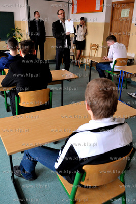 Egzamin klas trzecich z zakresu przedmiotow humanistycznych...