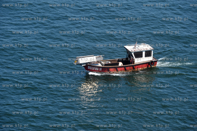 Motorowka Delfin II w gdynskim porcie.
07.06.2011
fot....