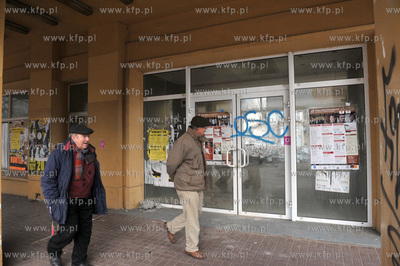 Wyburzanie dawnego Domu Towarowego PDT a obecnie Galerii...