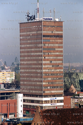 Gdansk Srodmiescie, widok na biurowiec Proremu.  11.11.2003...