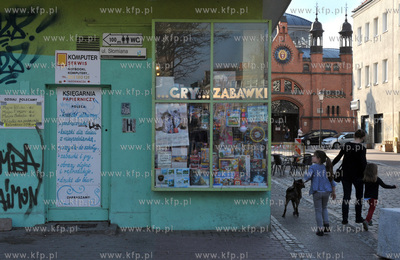 Gdansk. Polozona z sala od miejsc handlowych mala ksiegarnia...
