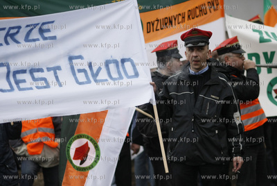 Gdansk. Dworzec Glowny. Protest kolejarzy, ktorzy domagaja...