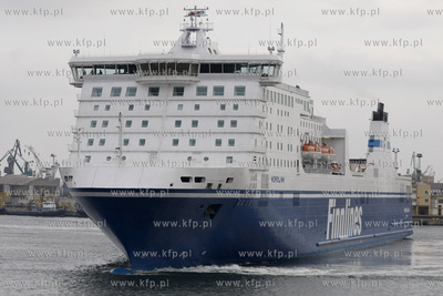 Gdynia. Port. Prom armatora Finnlines, kursujacy na...