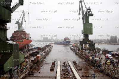 Stocznia Gdansk. Wodowanie specjalistycznego statku...