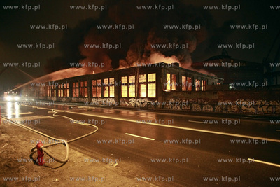 Gdansk. Pozar znajdujacej sie na terenie Stoczni Gdanskiej...