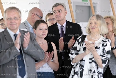 Uroczystosc prezentacji efektu pracy studentow i profesorow...