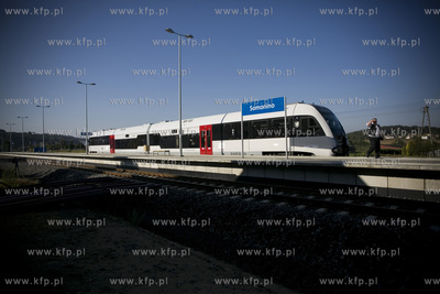 Przejazd pociągu na trasie Gdynia Główna - Brusy,...