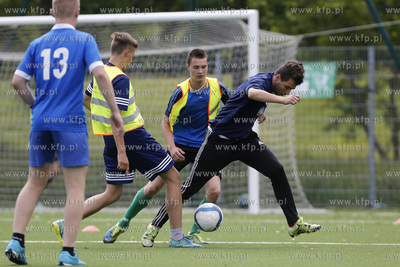 Gdansk Zaspa. Pilkarski turniej dzikich druzyn Do przerwy...