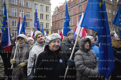 Gdańsk. Długi Targ. Manifestacja jedności z Europą...