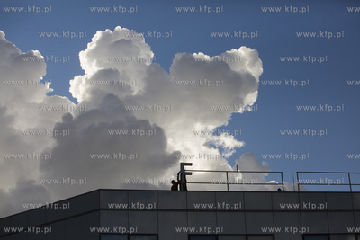 Zawieszanie napisu Festiwal Polskich Filmów Fabularnych...