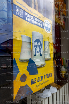 Choczewo. Plakat przeciwników budowy elektrowni atomowej...