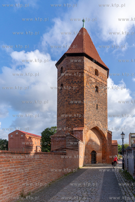 Lębork. Baszta Bluszczowa i dawne mury obronne miasta....