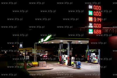 Gdańsk. Suchanino. Stacja paliw Mol. Brak benzyny...