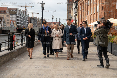 Spacer wyremontowanym Długim Pobrzeżem z udziałem...