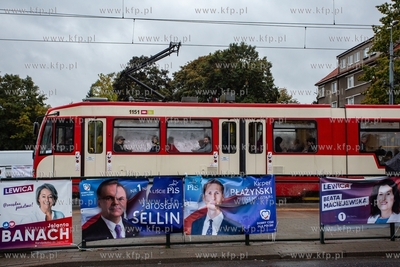 Przystanek tramwajowy przy Al. Wojska Polskiego w Oliwie....