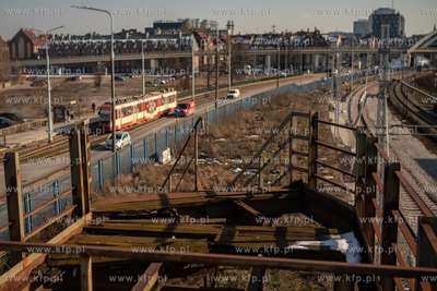 Gdańsk. Kładka przy przystanku SKM Gdańsk Stocznia....