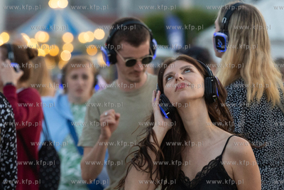 Sopot. Molo. Dni Kurortu w Sopocie. Nz. Silent disco....