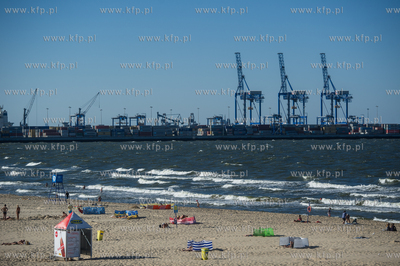 Gdansk. Letni wypoczynek na plazy miejskiej Stogi....