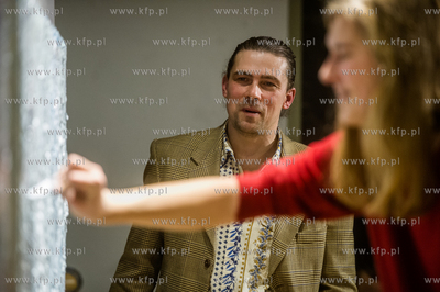 Gdansk. Klub Zak. Malarski performance Mikolaja Harmozy...