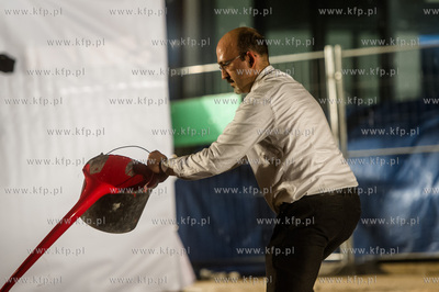 Gdańsk. Teren Muzeum II Wojny Światowej. Performance...