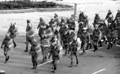 Stan wojenny w Gdansku - nz oddzial MO na Podwalu Staromiejskim....