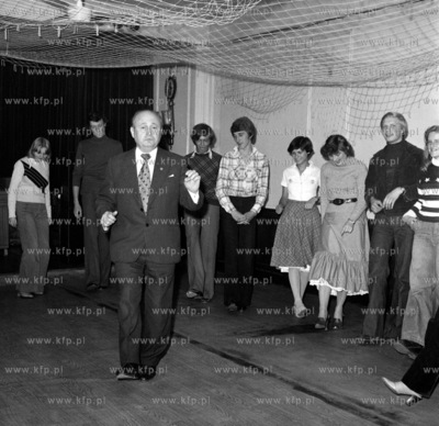 Nauka tanca. Prosimy o pomoc w rozpoznaniu osob i miejsca....