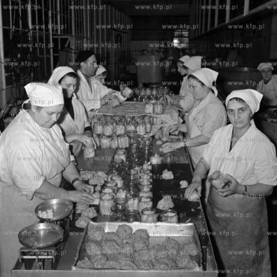 Linia produkcyjna gołąbków w Zakładach Przetwórstwa...