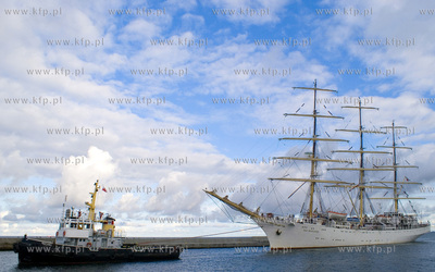 Dar Mlodziezy wraca do Gdyni po rejsie na Morzu Polnocnym...