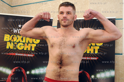 Urzad Miasta Gdyni. Konferencja prasowa i wazenie zawodnikow...