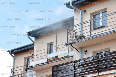 Gdynia - Obluze. Pozar dachu jednego z blokow na ul....