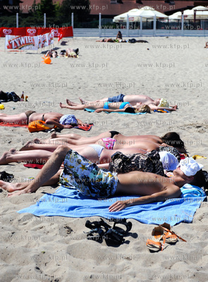 Sloneczna pogoga oraz wysokie temperatury przyciagnely...