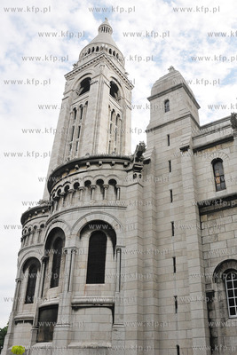 Montmartre - historyczna dzielnica Paryza polozona...