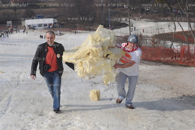 Zawody Zjazdu Na Byle Czym - rodzinna impreza na stoku...