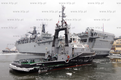 Wspolne cwiczenia okretow i lotnictwa Marynarki Wojennej...