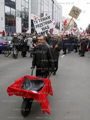 Szczecin. Protest i przemarsz ludzi, ktorzy nie zgadzaja...