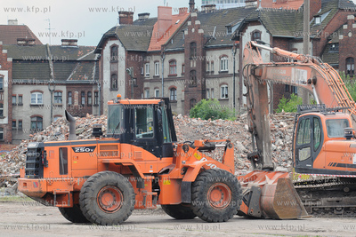 Jana z Kolna  - wyburzanie dawnego biura projektowego...