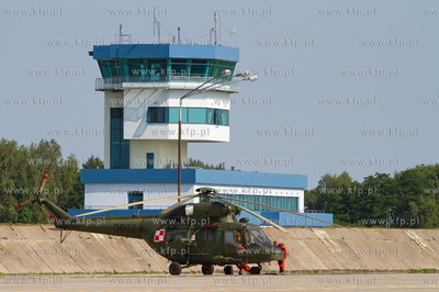 W Gdyni Babich Dolach zalogi smiglowcow W-3 z 25 Brygady...