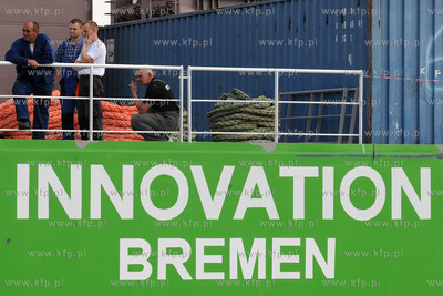 Gdansk. Nabrzeze Obroncow Westerplatte. Podniesienie...