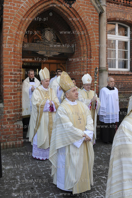 W uroczystooa Niepokalanego Poczecia NMP, w sobote...