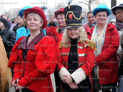 Zawieszenie wiechy na Teatrze Muzycznym w Gdyni. Nz....