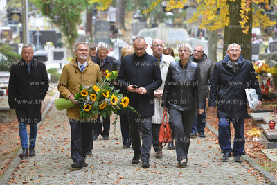 Cmentarz Gdynia Witomino. Uroczystosci w 15 rocznice...
