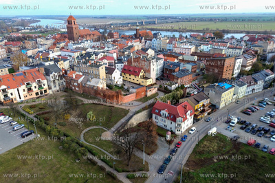 Panorama Tczewa. Po lewej wieże kościoła pw. Podwyższenia...