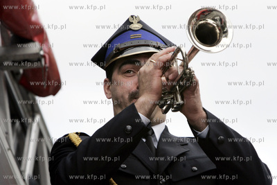 W nagrode za wspaniala sluzbe podczas gaszenia kosciola...